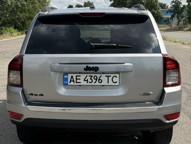 Джип Компас 2014 в Днепре (Днепропетровске) на Automoto.ua Серый Джип Компас, объемом двигателя 2.4 л и пробегом 200 тыс. км за 10200 $, фото 1 на Automoto.ua