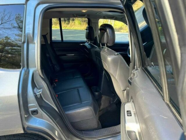 Серый Джип Компас, объемом двигателя 2.4 л и пробегом 86 тыс. км за 1900 $, фото 10 на Automoto.ua