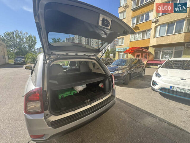 Серый Джип Компас, объемом двигателя 2 л и пробегом 87 тыс. км за 11200 $, фото 23 на Automoto.ua