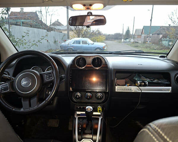 Серый Джип Компас, объемом двигателя 2 л и пробегом 280 тыс. км за 10500 $, фото 10 на Automoto.ua