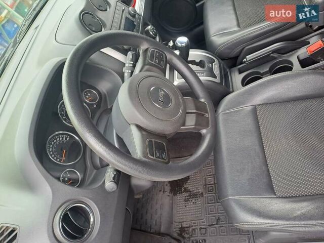 Серый Джип Компас, объемом двигателя 2.4 л и пробегом 138 тыс. км за 10250 $, фото 20 на Automoto.ua