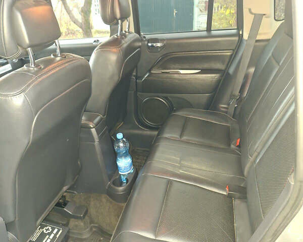 Серый Джип Компас, объемом двигателя 2 л и пробегом 280 тыс. км за 10500 $, фото 12 на Automoto.ua