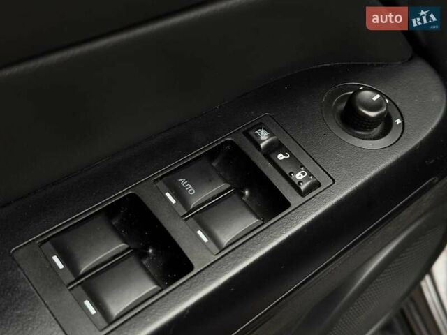 Серый Джип Компас, объемом двигателя 2.36 л и пробегом 85 тыс. км за 7950 $, фото 10 на Automoto.ua