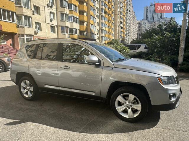 Серый Джип Компас, объемом двигателя 2 л и пробегом 87 тыс. км за 11200 $, фото 3 на Automoto.ua