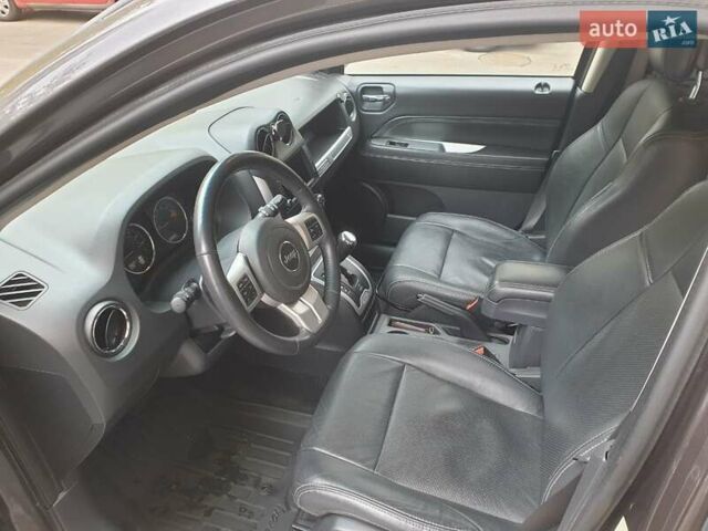 Сірий Джип Compass, об'ємом двигуна 2 л та пробігом 80 тис. км за 8300 $, фото 32 на Automoto.ua