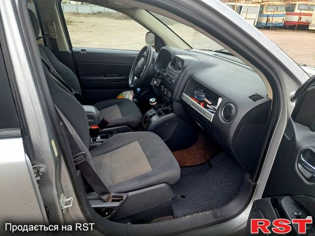 Серый Джип Компас, объемом двигателя 2.4 л и пробегом 160 тыс. км за 10500 $, фото 4 на Automoto.ua