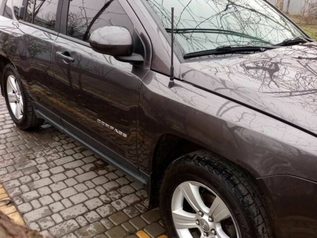 Серый Джип Компас, объемом двигателя 2.4 л и пробегом 97 тыс. км за 12000 $, фото 2 на Automoto.ua