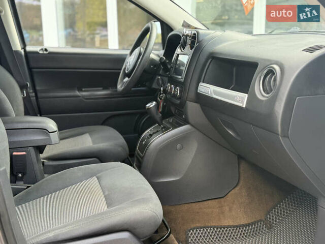 Сірий Джип Compass, об'ємом двигуна 2 л та пробігом 131 тис. км за 9300 $, фото 9 на Automoto.ua