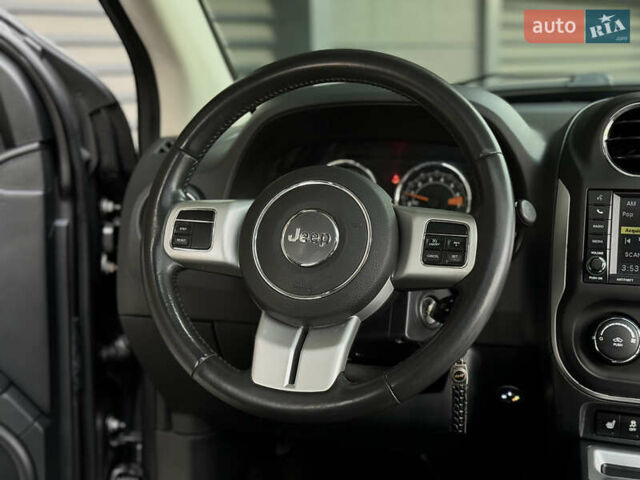 Джип Компас 2015 в Киеве на Automoto.ua Серый Джип Компас, объемом двигателя 2.36 л и пробегом 183 тыс. км за 10900 $, фото 18 на Automoto.ua