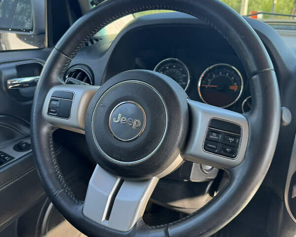 Серый Джип Компас, объемом двигателя 2.36 л и пробегом 240 тыс. км за 8000 $, фото 7 на Automoto.ua