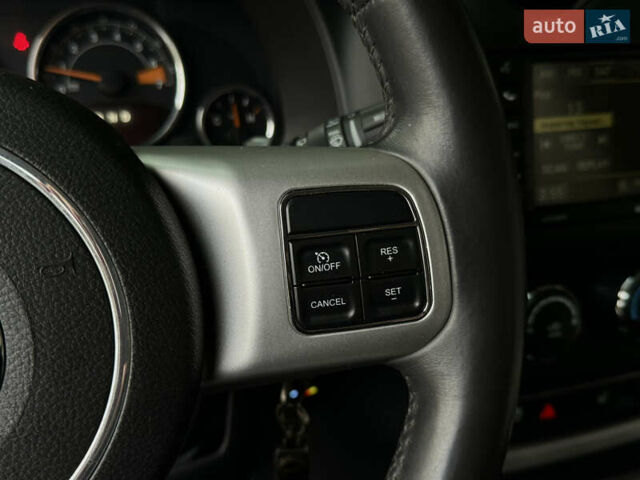 Джип Компас 2015 в Киеве на Automoto.ua Серый Джип Компас, объемом двигателя 2.36 л и пробегом 183 тыс. км за 10900 $, фото 19 на Automoto.ua