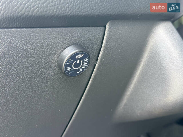 Сірий Джип Compass, об'ємом двигуна 2 л та пробігом 131 тис. км за 9300 $, фото 15 на Automoto.ua