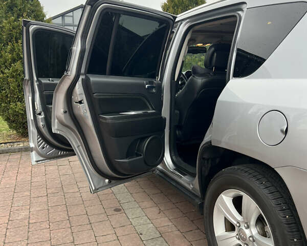 Сірий Джип Compass, об'ємом двигуна 2.36 л та пробігом 185 тис. км за 9700 $, фото 20 на Automoto.ua