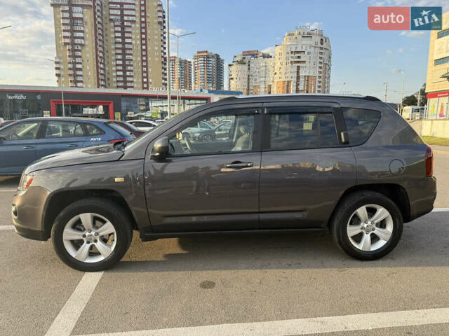 Серый Джип Компас, объемом двигателя 2 л и пробегом 128 тыс. км за 9800 $, фото 3 на Automoto.ua
