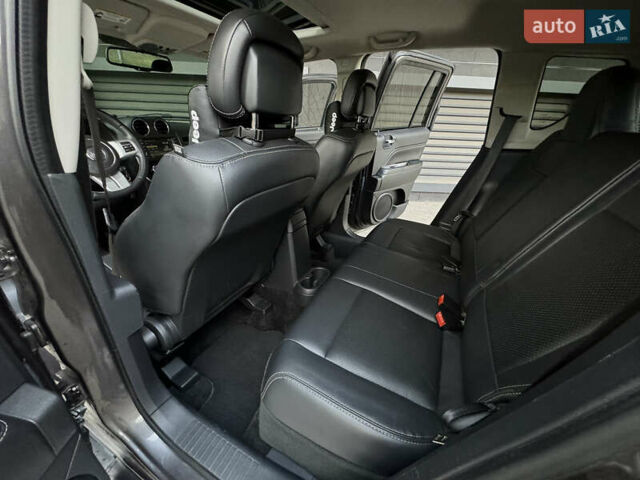 Джип Компас 2015 в Киеве на Automoto.ua Серый Джип Компас, объемом двигателя 2.36 л и пробегом 183 тыс. км за 10900 $, фото 12 на Automoto.ua