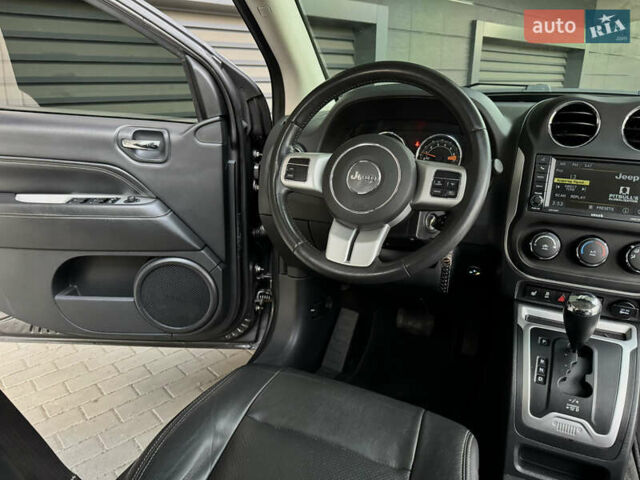 Джип Компас 2015 в Киеве на Automoto.ua Серый Джип Компас, объемом двигателя 2.36 л и пробегом 183 тыс. км за 10900 $, фото 15 на Automoto.ua