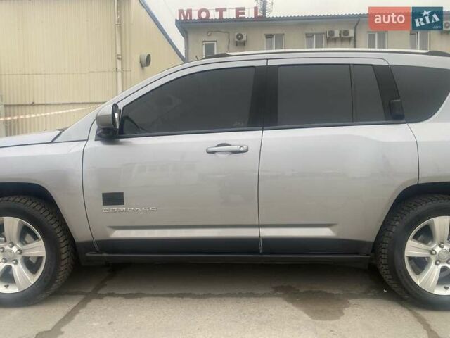 Серый Джип Компас, объемом двигателя 2.4 л и пробегом 183 тыс. км за 10700 $, фото 4 на Automoto.ua