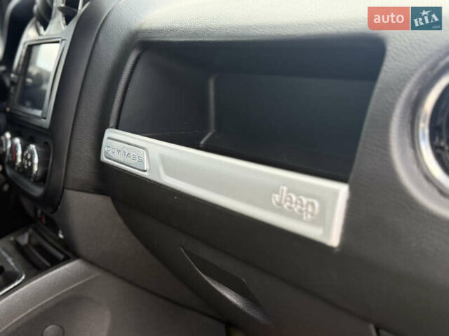 Сірий Джип Compass, об'ємом двигуна 2 л та пробігом 131 тис. км за 9300 $, фото 10 на Automoto.ua