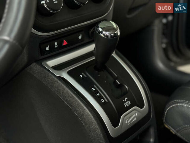 Джип Компас 2015 в Киеве на Automoto.ua Серый Джип Компас, объемом двигателя 2.36 л и пробегом 183 тыс. км за 10900 $, фото 21 на Automoto.ua