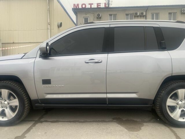 Серый Джип Компас, объемом двигателя 2.4 л и пробегом 183 тыс. км за 10300 $, фото 4 на Automoto.ua