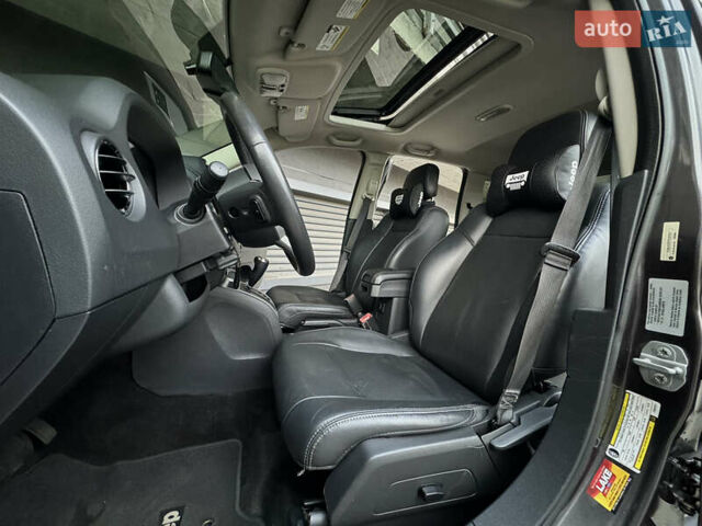Джип Компас 2015 в Киеве на Automoto.ua Серый Джип Компас, объемом двигателя 2.36 л и пробегом 183 тыс. км за 10900 $, фото 10 на Automoto.ua