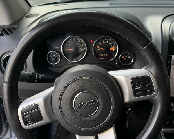 Сірий Джип Compass, об'ємом двигуна 2.36 л та пробігом 174 тис. км за 9500 $, фото 10 на Automoto.ua