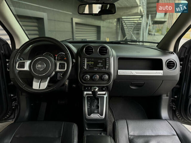 Джип Компас 2015 в Киеве на Automoto.ua Серый Джип Компас, объемом двигателя 2.36 л и пробегом 183 тыс. км за 10900 $, фото 16 на Automoto.ua
