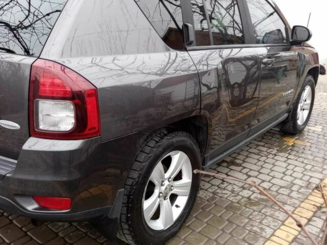 Серый Джип Компас, объемом двигателя 2.4 л и пробегом 97 тыс. км за 12000 $, фото 5 на Automoto.ua