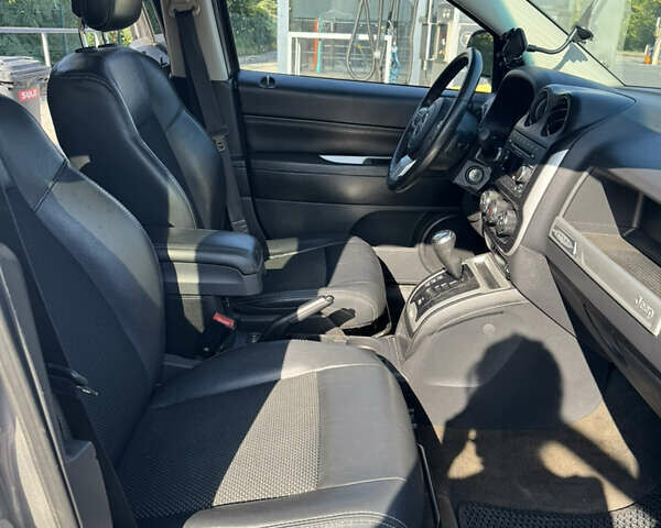 Серый Джип Компас, объемом двигателя 2.36 л и пробегом 240 тыс. км за 8000 $, фото 12 на Automoto.ua