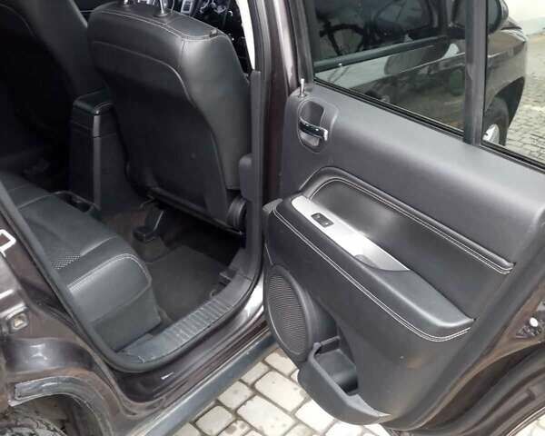 Серый Джип Компас, объемом двигателя 2.4 л и пробегом 97 тыс. км за 12000 $, фото 7 на Automoto.ua