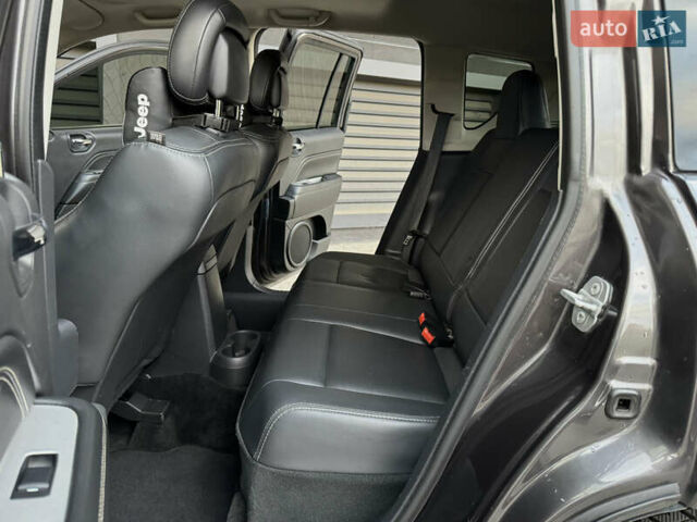 Джип Компас 2015 в Киеве на Automoto.ua Серый Джип Компас, объемом двигателя 2.36 л и пробегом 183 тыс. км за 10900 $, фото 11 на Automoto.ua