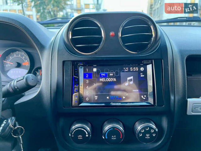 Сірий Джип Compass, об'ємом двигуна 2 л та пробігом 163 тис. км за 9300 $, фото 19 на Automoto.ua