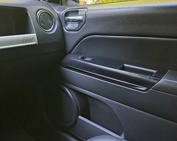 Сірий Джип Compass, об'ємом двигуна 2 л та пробігом 172 тис. км за 9997 $, фото 31 на Automoto.ua