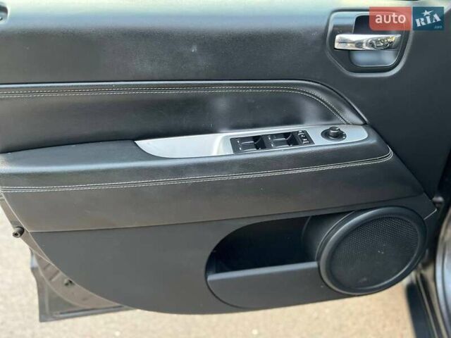 Сірий Джип Compass, об'ємом двигуна 2.36 л та пробігом 208 тис. км за 9800 $, фото 71 на Automoto.ua