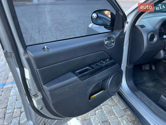 Сірий Джип Compass, об'ємом двигуна 2 л та пробігом 163 тис. км за 9300 $, фото 10 на Automoto.ua
