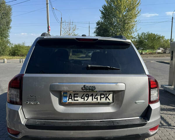 Серый Джип Компас, объемом двигателя 2.36 л и пробегом 240 тыс. км за 9600 $, фото 2 на Automoto.ua