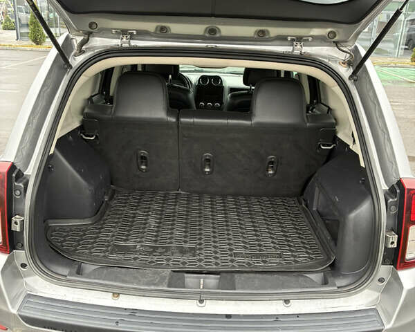 Серый Джип Компас, объемом двигателя 2.36 л и пробегом 189 тыс. км за 10700 $, фото 15 на Automoto.ua