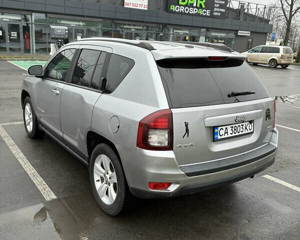 Серый Джип Компас, объемом двигателя 2.36 л и пробегом 189 тыс. км за 10700 $, фото 5 на Automoto.ua