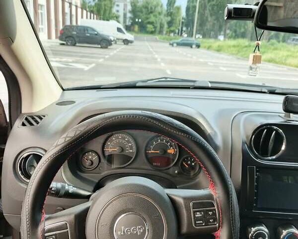 Сірий Джип Compass, об'ємом двигуна 2.4 л та пробігом 152 тис. км за 12500 $, фото 4 на Automoto.ua