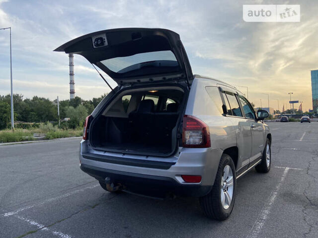 Серый Джип Компас, объемом двигателя 2.36 л и пробегом 225 тыс. км за 12500 $, фото 9 на Automoto.ua