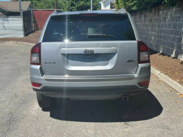 Серый Джип Компас, объемом двигателя 2.4 л и пробегом 73 тыс. км за 12800 $, фото 5 на Automoto.ua