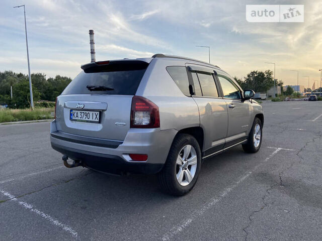 Серый Джип Компас, объемом двигателя 2.36 л и пробегом 225 тыс. км за 12500 $, фото 5 на Automoto.ua