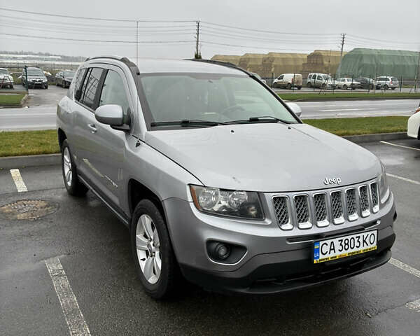 Серый Джип Компас, объемом двигателя 2.36 л и пробегом 189 тыс. км за 10700 $, фото 2 на Automoto.ua