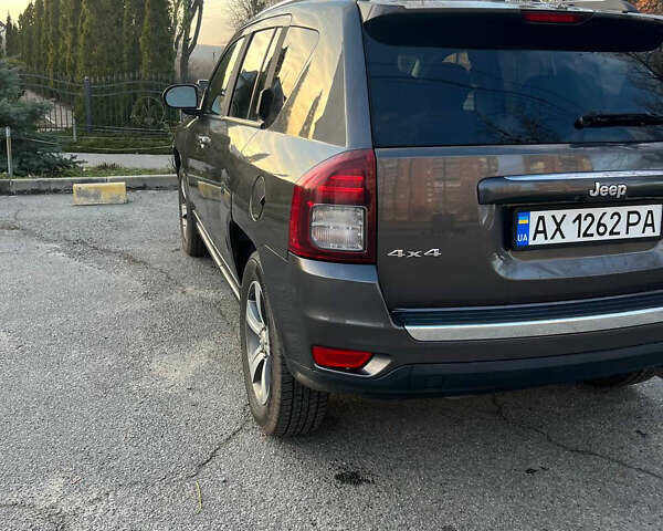 Сірий Джип Compass, об'ємом двигуна 2.4 л та пробігом 120 тис. км за 11700 $, фото 3 на Automoto.ua