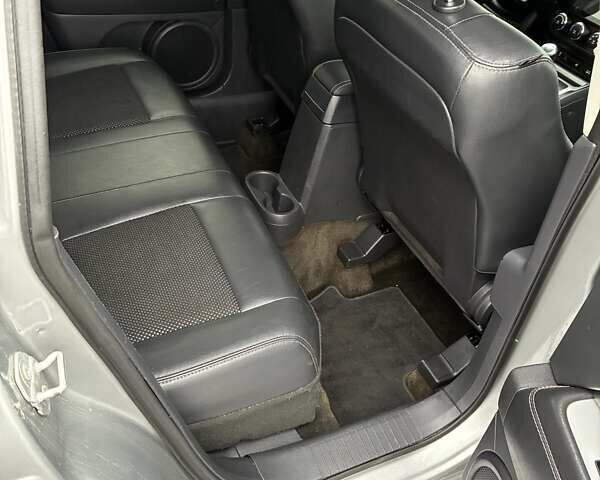 Серый Джип Компас, объемом двигателя 2.36 л и пробегом 189 тыс. км за 10700 $, фото 5 на Automoto.ua