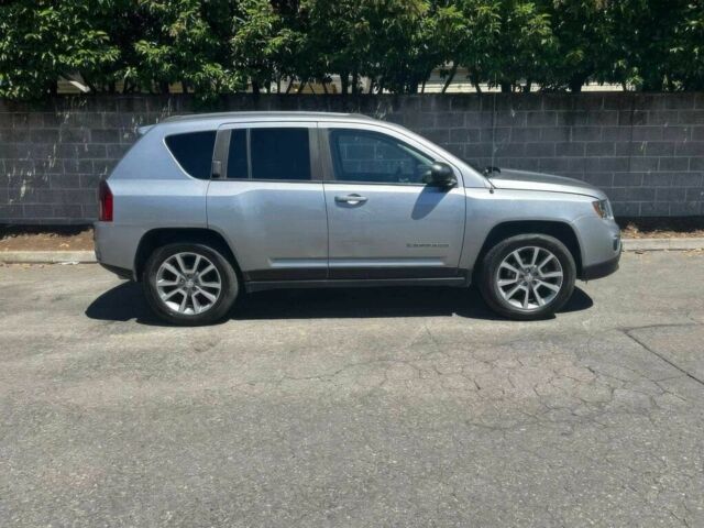 Серый Джип Компас, объемом двигателя 2.4 л и пробегом 73 тыс. км за 12800 $, фото 7 на Automoto.ua