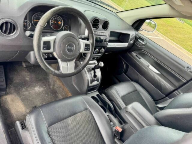 Сірий Джип Compass, об'ємом двигуна 2.4 л та пробігом 80 тис. км за 11800 $, фото 8 на Automoto.ua