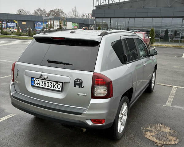 Серый Джип Компас, объемом двигателя 2.36 л и пробегом 189 тыс. км за 10700 $, фото 6 на Automoto.ua
