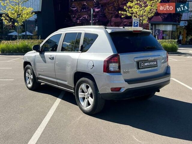 Серый Джип Компас, объемом двигателя 2.36 л и пробегом 163 тыс. км за 11990 $, фото 3 на Automoto.ua