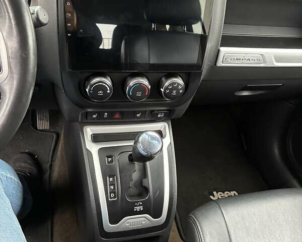 Серый Джип Компас, объемом двигателя 2.36 л и пробегом 189 тыс. км за 10700 $, фото 10 на Automoto.ua
